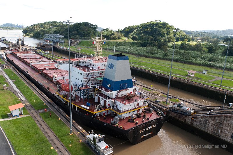 20101204_152226 D3.jpg - Miraflores Locks, Panama Canal.  3 minutes later ship has been lowered